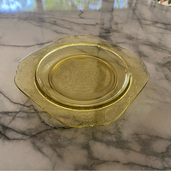 Vintage Madrid Pattern Amber Federal Depression Glass Plate - Picture 9 of 9